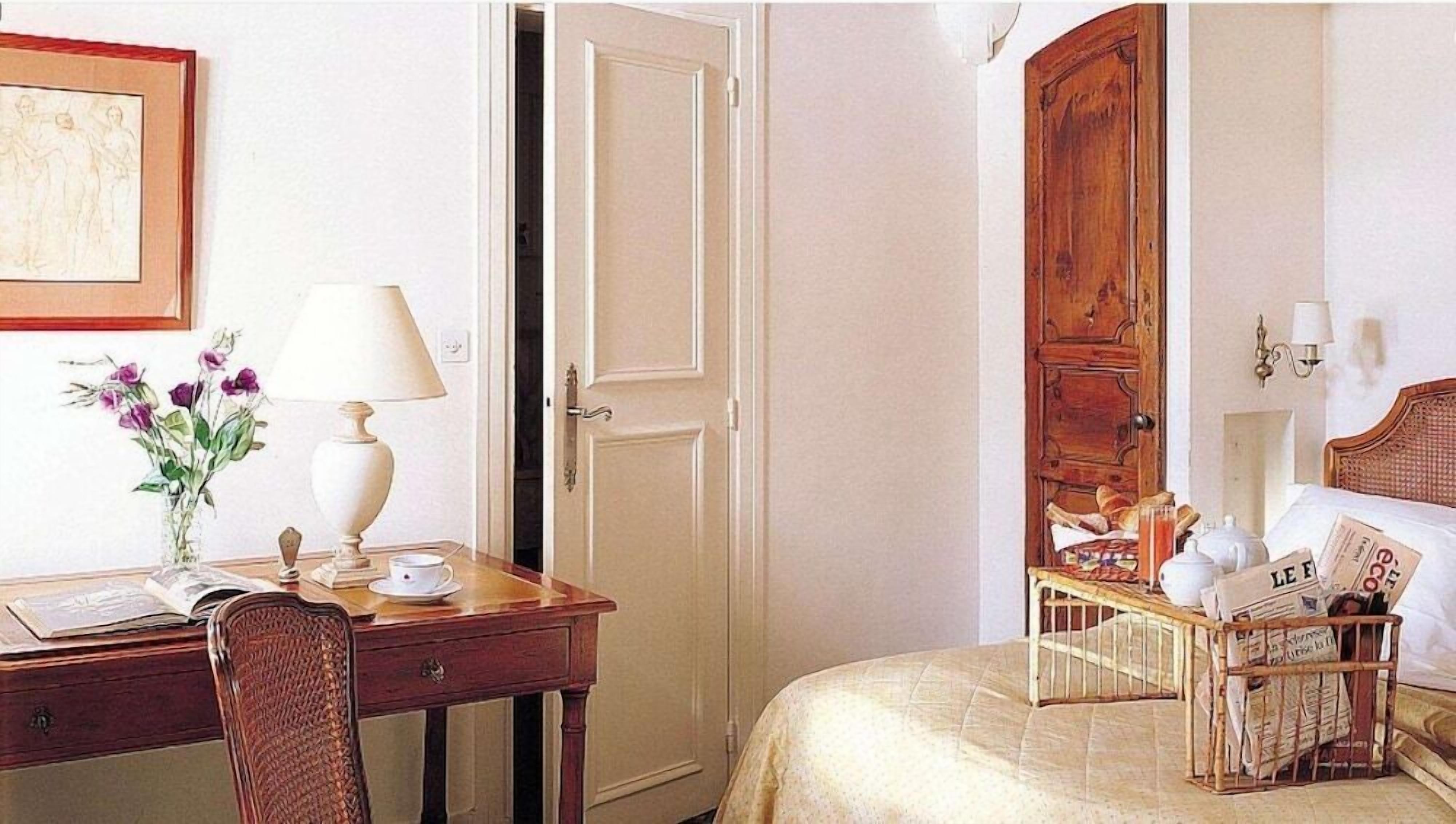 Premium bedding, in-room safe, individually decorated