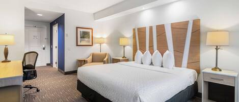 Standard Room, 1 King Bed, Non Smoking, Refrigerator & Microwave | Premium bedding, pillow-top beds, in-room safe, desk