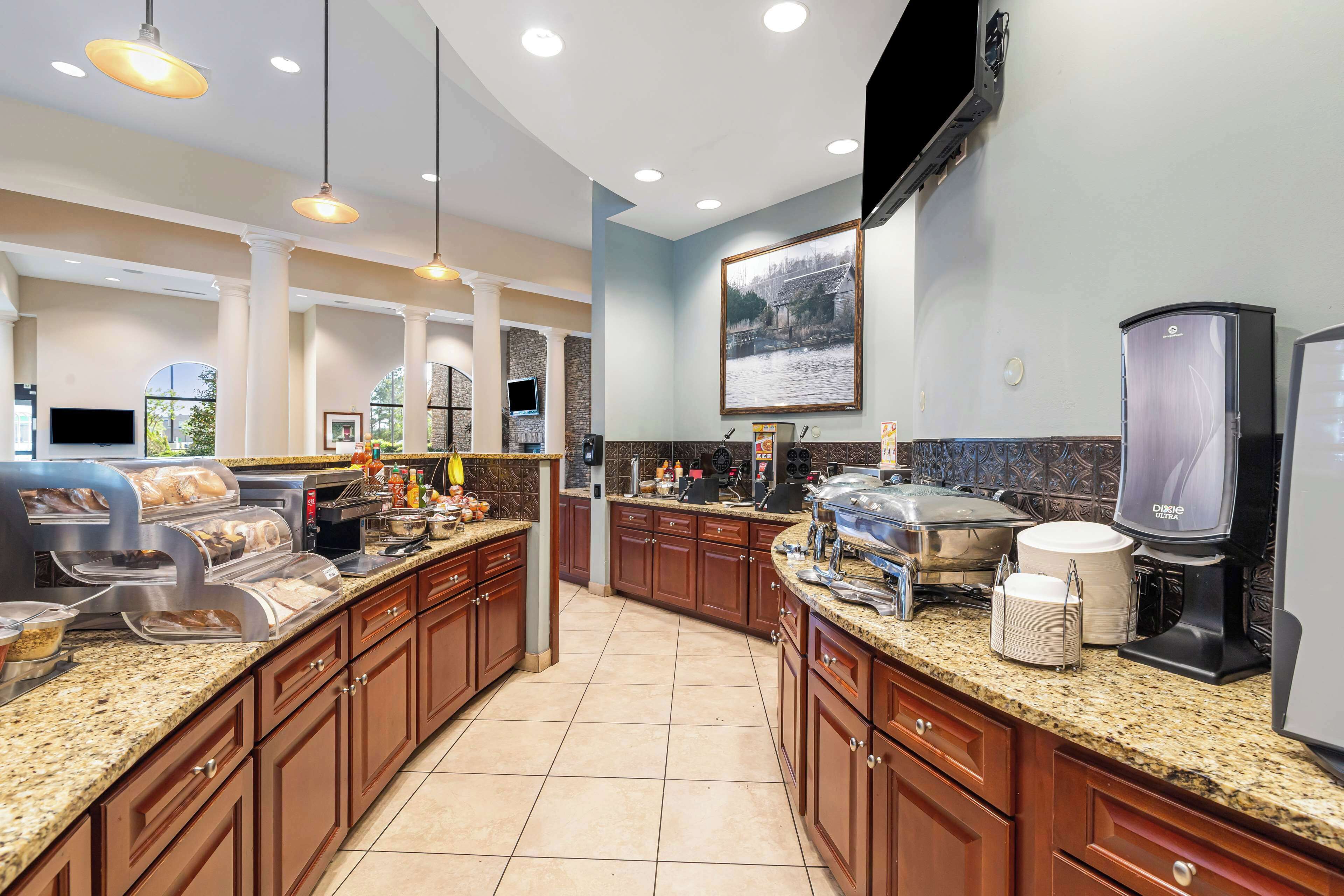 free daily full breakfast