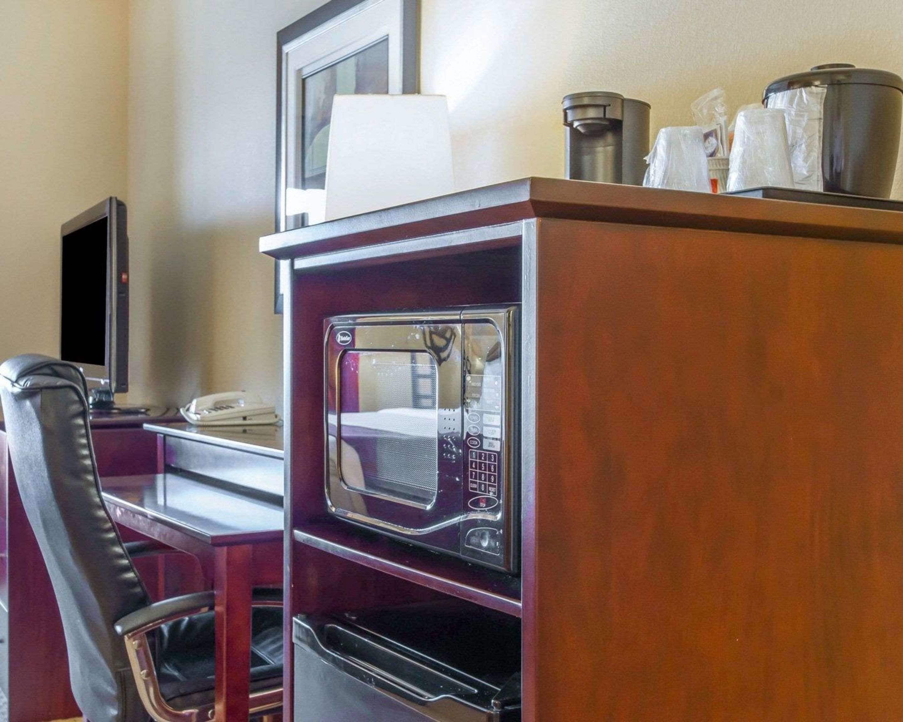 suite, non smoking | pillow-top beds, desk, iron/ironing board, free cots/infant beds