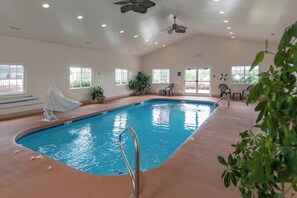 Indoor pool - Microtel Inn & Suites by Wyndham Princeton (Princeton)