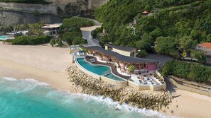 3 restaurants; breakfast, lunch, and dinner served - Umana Bali, LXR Hotels & Resorts (Ungasan)
