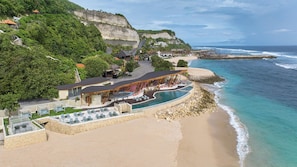 A coastal resort with a swimming pool, beach, and cliffside views. - Umana Bali, LXR Hotels & Resorts (Ungasan)