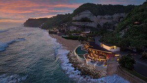 A coastal resort with a swimming pool, beachfront seating, and cliffside views. - Umana Bali, LXR Hotels & Resorts (Ungasan)