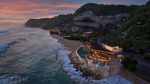 3 restaurants; breakfast, lunch, and dinner served - Umana Bali, LXR Hotels & Resorts (Ungasan)