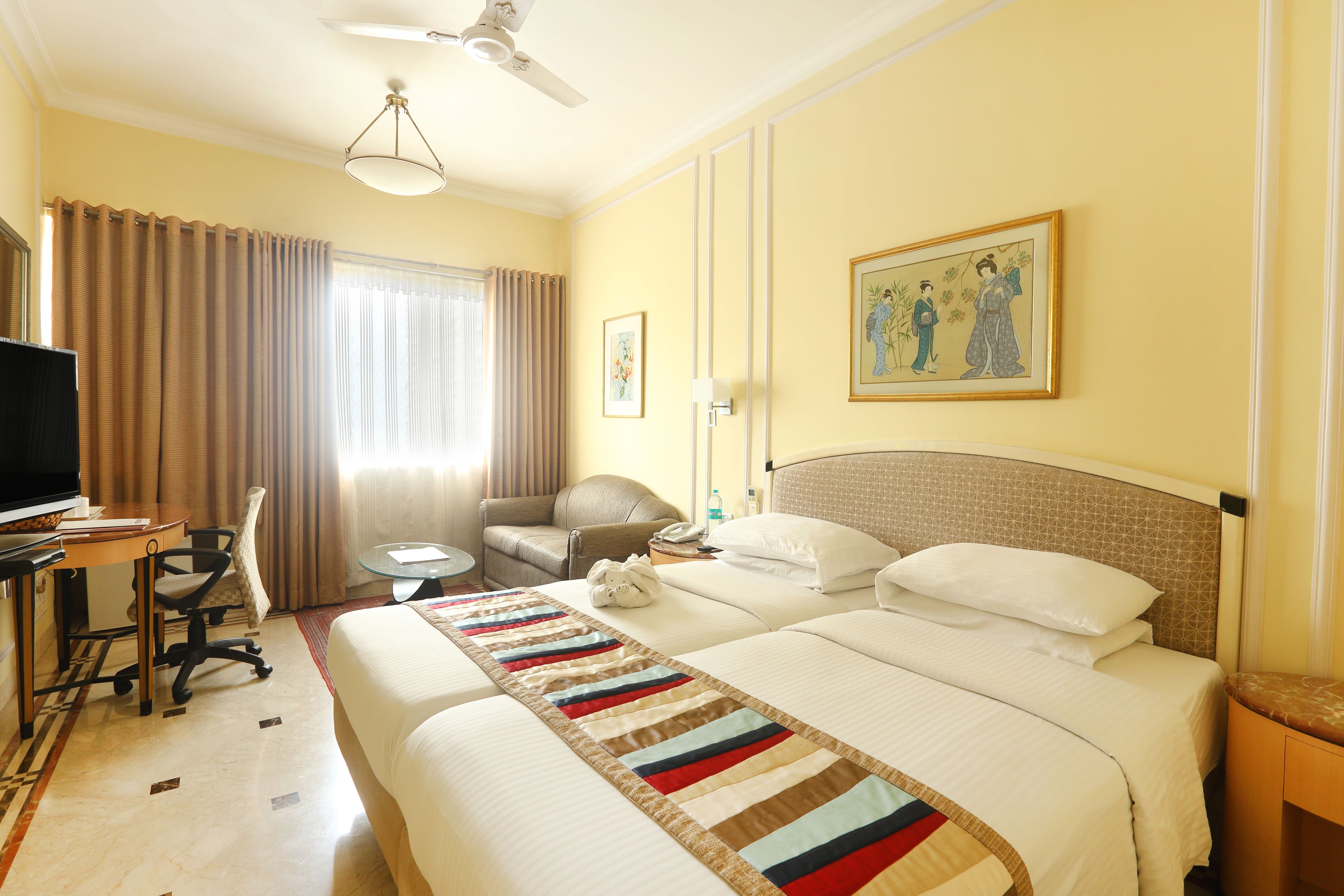 Cofres nos quartos, camas extras/dobráveis (sobretaxa)