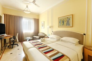 房內夾萬、摺床/加床 (收費)、免費 Wi-Fi