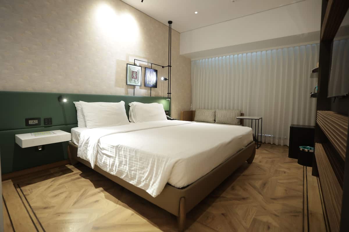 Standard Single Room, 1 Twin Bed | Bathroom | Shower, hair dryer, towels