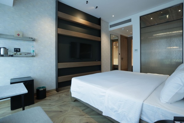 In-room safe, WiFi (free)