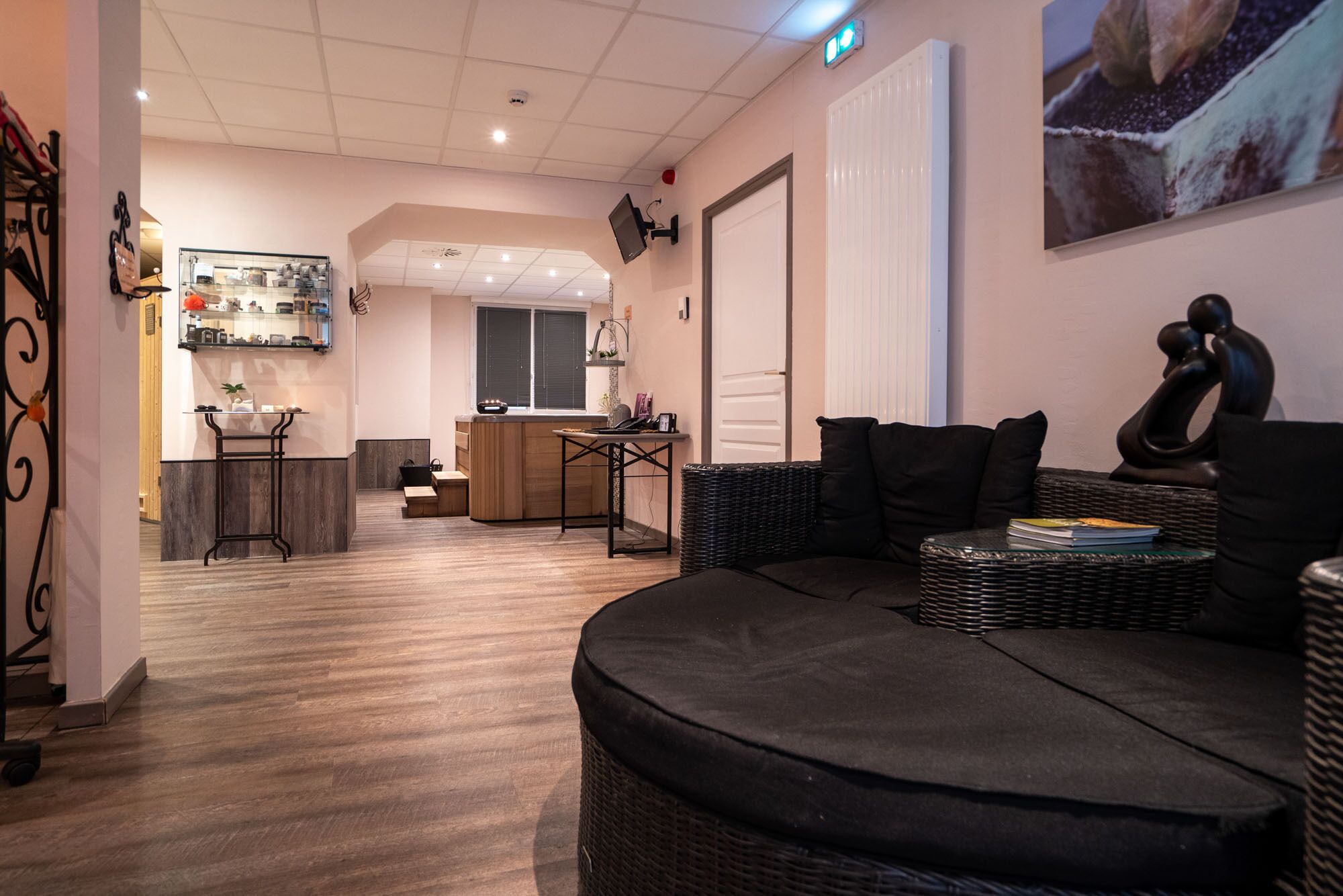 couples treatment room(s), sauna, steam room, facials, reflexology
