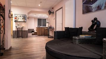 Couples treatment room(s), sauna, steam room, facials, reflexology