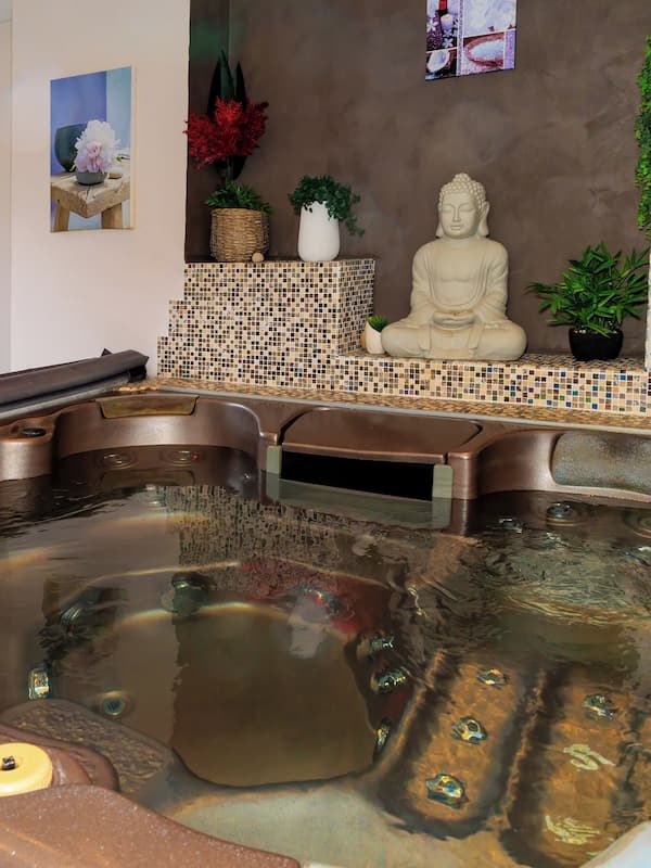 Bồn tắm spa trong nhà