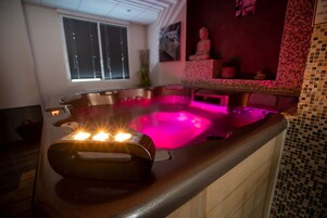 Couples treatment rooms, sauna, steam room, facials, reflexology