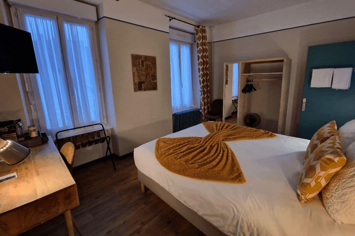 Comfort Double Room, City View | In-room safe, desk, cribs (free), WiFi (free)