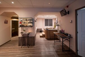 双人护理室、桑拿、湿蒸房、面部护理、脚底按摩、按摩服务