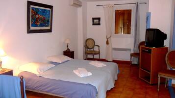 Habitación doble superior, en el área del jardín | Wifi gratis