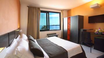 In-room safe, desk, soundproofing, free WiFi