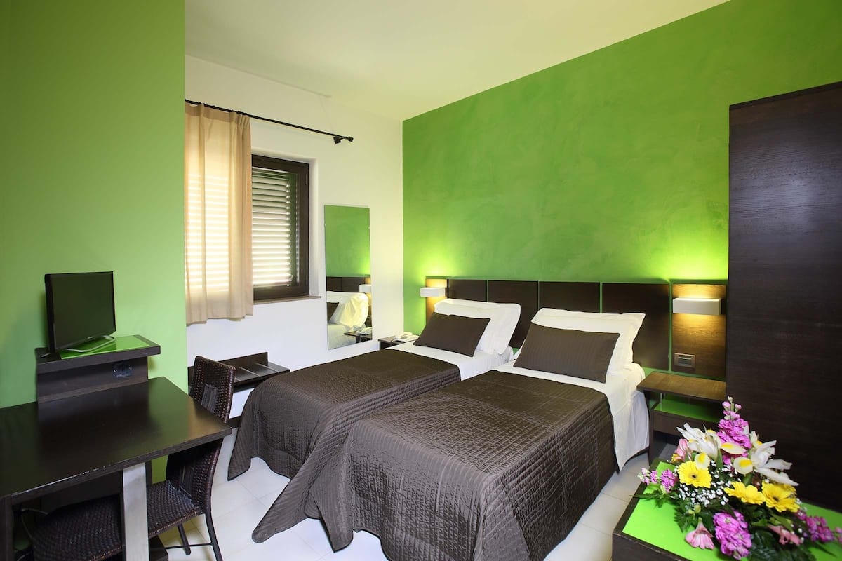 In-room safe, desk, soundproofing, free WiFi