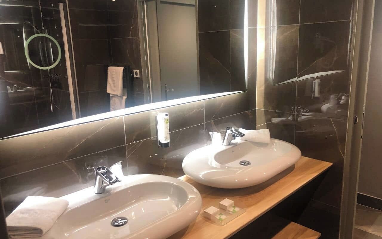 family apartment | bathroom | free toiletries, hair dryer, towels