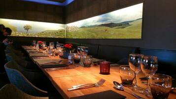 2 Restaurants; Mittagessen und Abendessen werden serviert