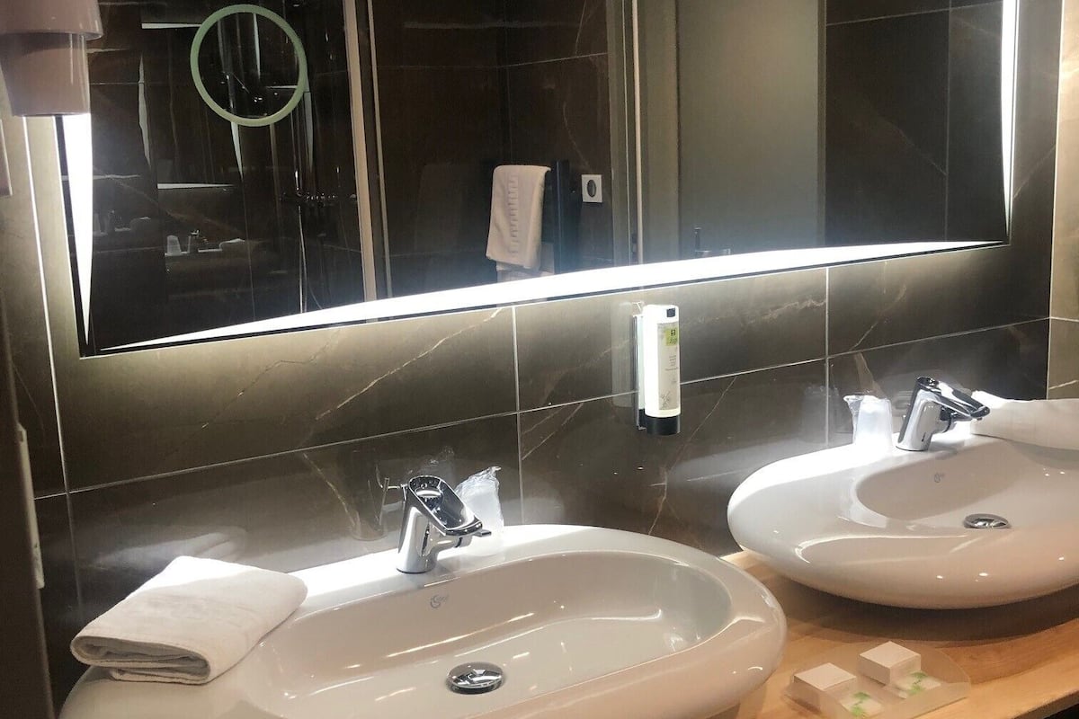 family apartment | bathroom | free toiletries, hair dryer, towels