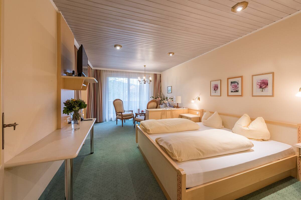 Quadruple Room | Individually furnished, desk, blackout curtains, free cots/infant beds