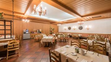 Daily buffet breakfast (EUR 16.90 per person)