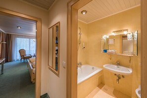 Quadruple Room | Bathroom | Free toiletries, towels