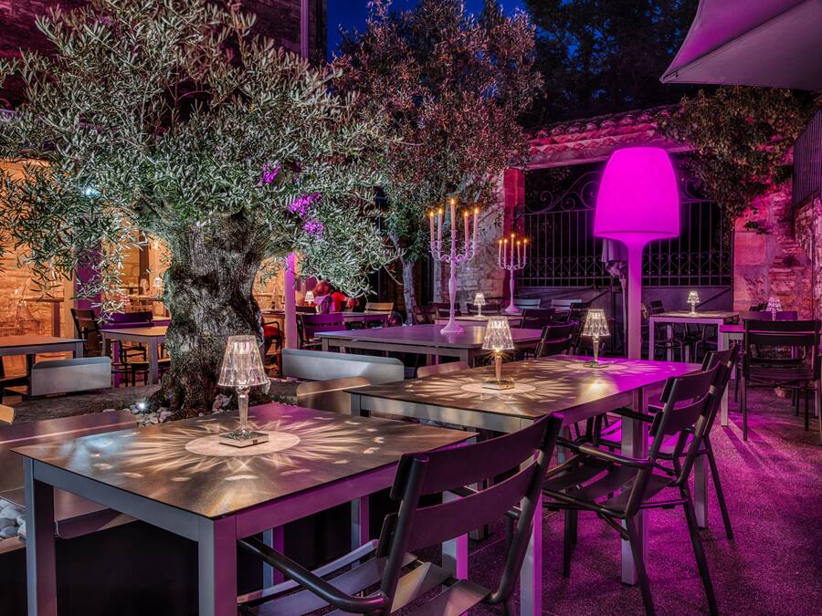 Lunch and dinner served, French cuisine
