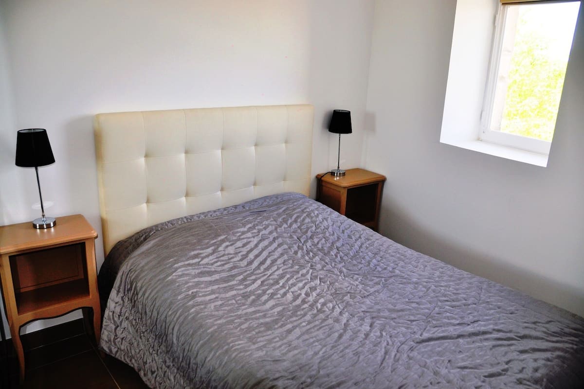 Appartement | Luxe beddengoed, een minibar, een kluis op de kamer, een bureau