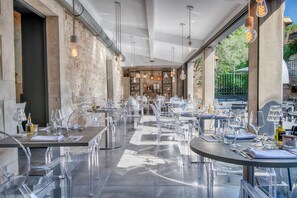 Lunch and dinner served, French cuisine