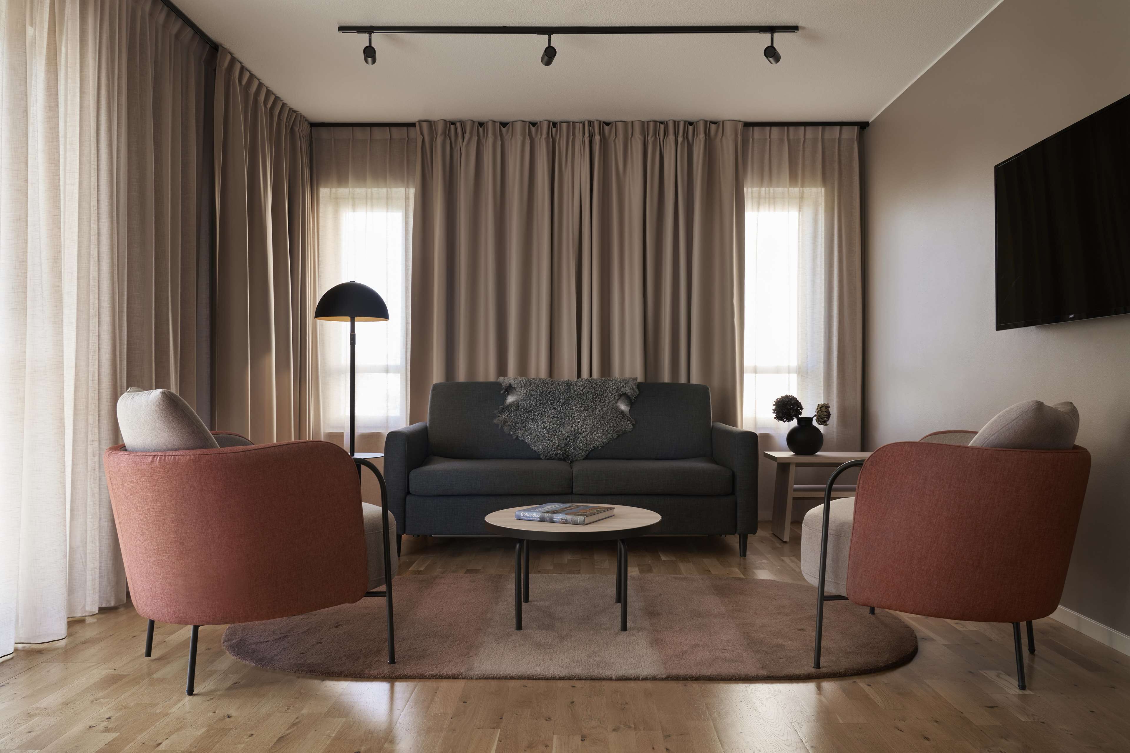 junior suite | desk, free cots/infant beds, free wifi, bed sheets