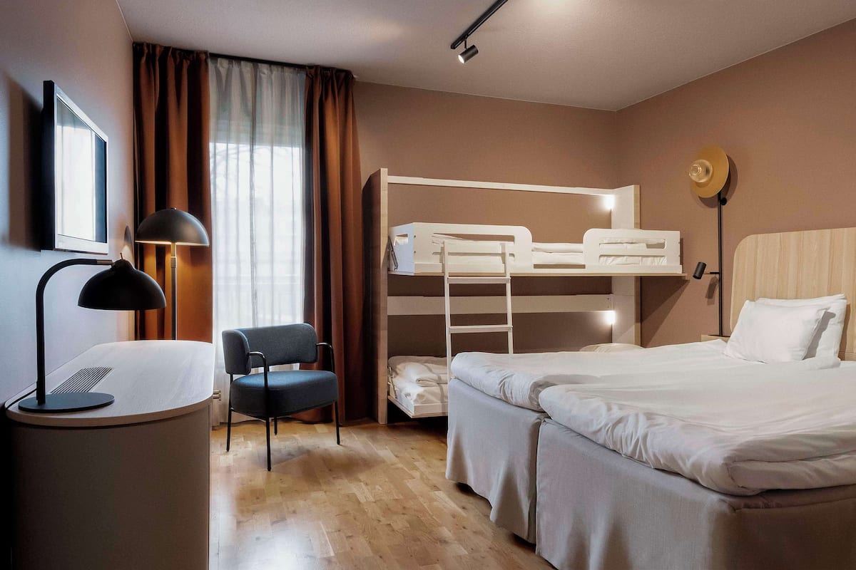Standard Family Four | Een bureau, gratis babybedden, gratis wifi, beddengoed