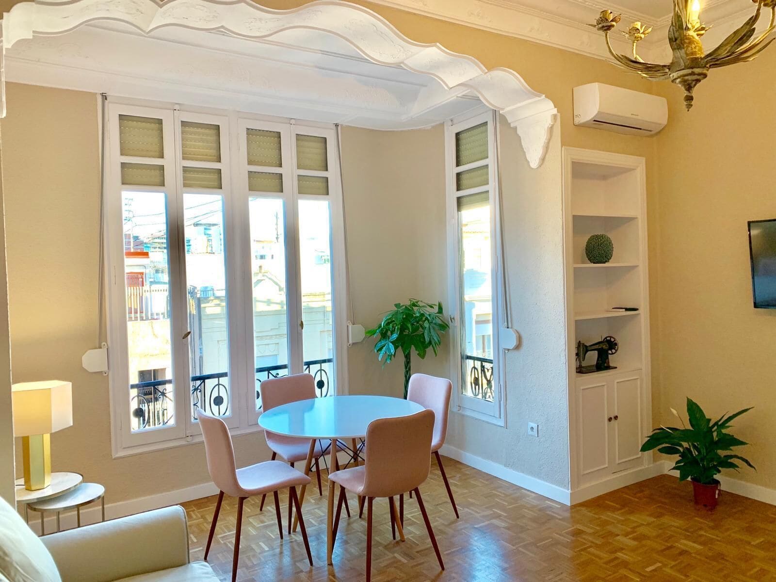 Superior-Apartment, 2 Schlafzimmer, Küche, Stadtblick | Wohnbereich