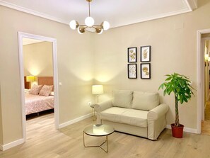 Deluxe appartement, keuken | Woonruimte | Flatscreentelevisie