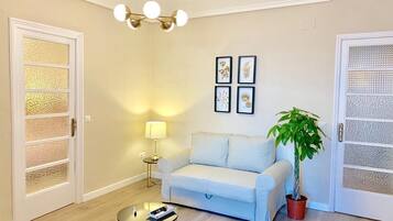 Deluxe appartement, keuken | Woonruimte | Flatscreentelevisie