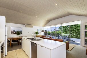 Frigorífico, microondas y cafetera o tetera