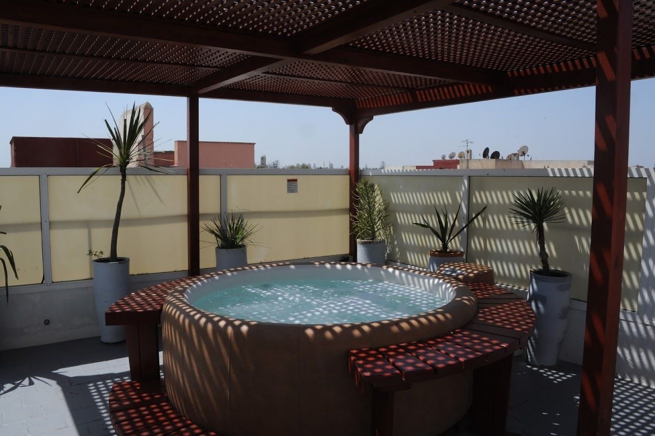 Outdoor treatment area, hot tub, Turkish bath/hammam, body treatments