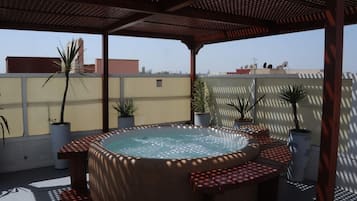 Outdoor treatment area, hot tub, Turkish bath/hammam, body treatments