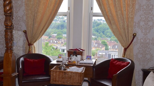 Classic Room, 1 Queen Bed | In-room dining