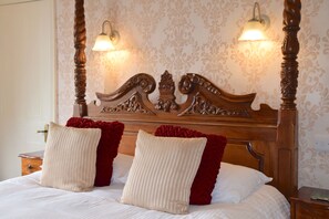 Classic Room, 1 Queen Bed | Individually decorated, individually furnished, iron/ironing board