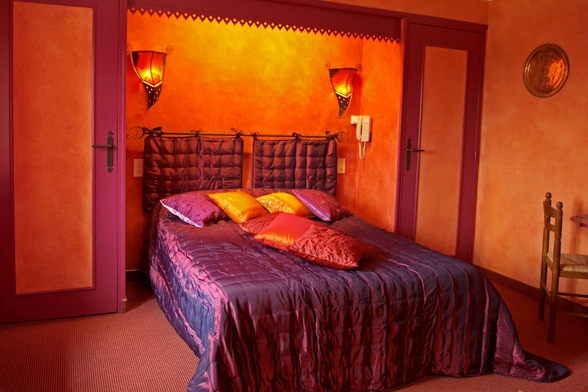 Junior Suite (Mille et Une Nuit) | Desk, blackout drapes, iron/ironing board (on request)