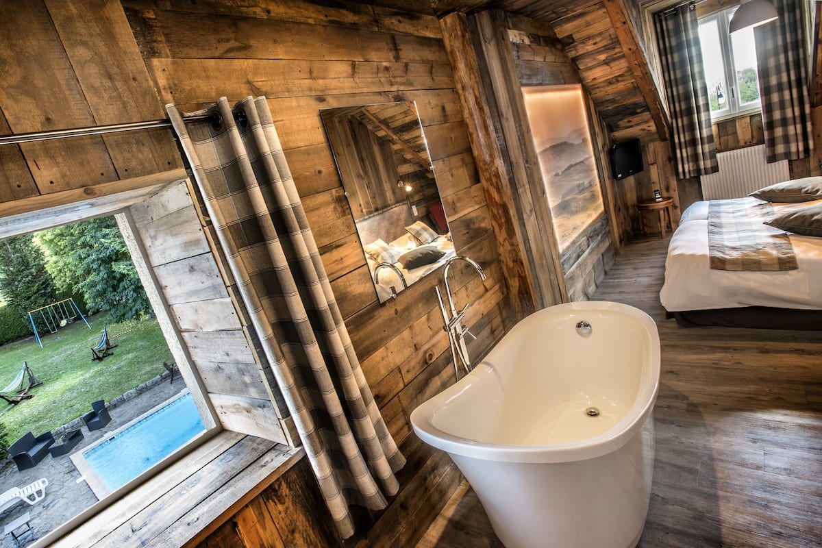 Superior Twin Room (Le Buron) | Bathroom | Free toiletries, hair dryer, bathrobes
