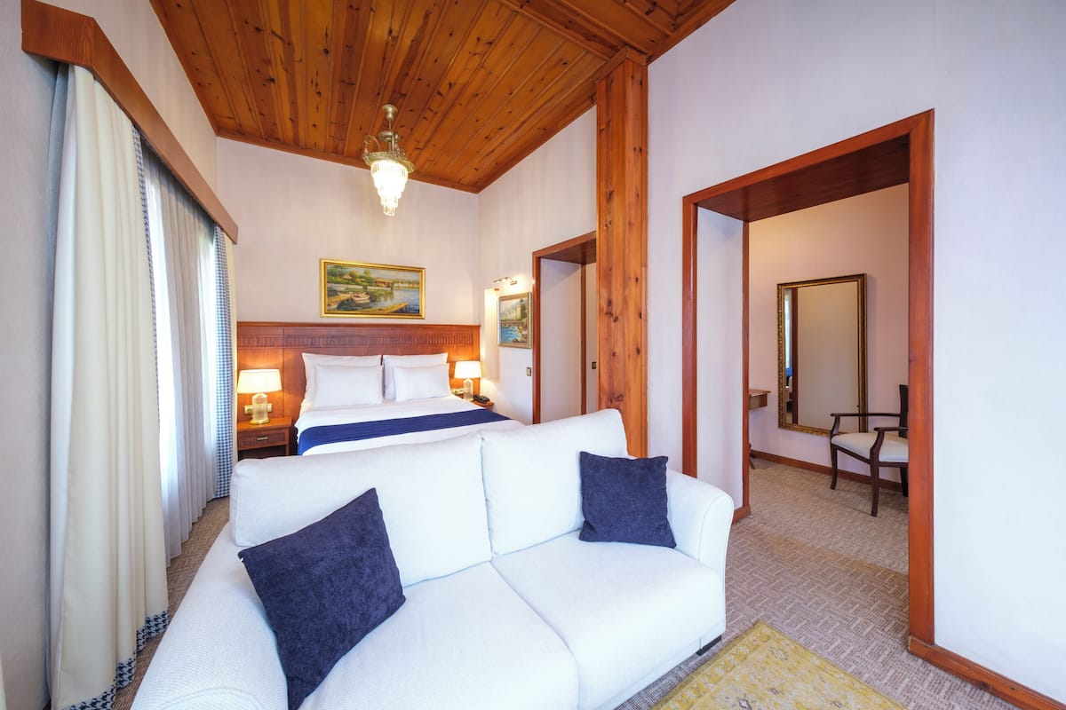 deluxe double room | 1 bedroom, premium bedding, in-room safe, laptop workspace