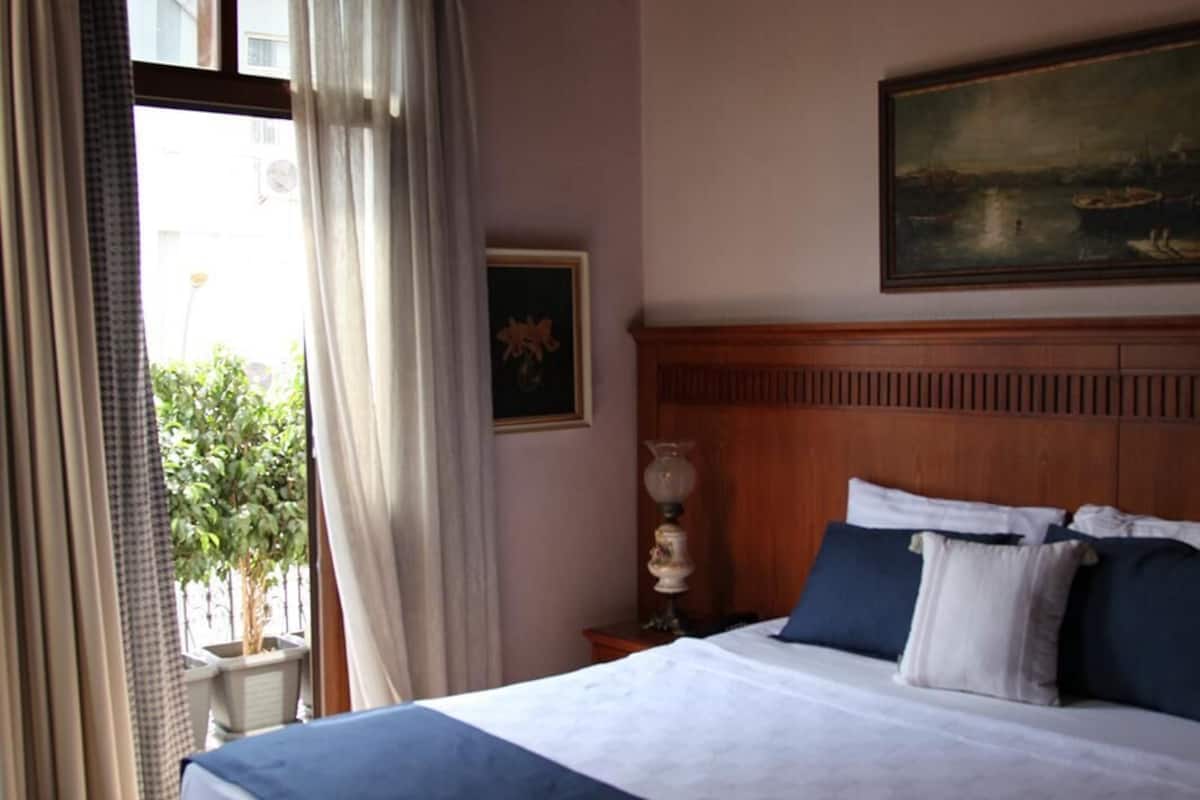 1 bedroom, premium bedding, minibar, in-room safe