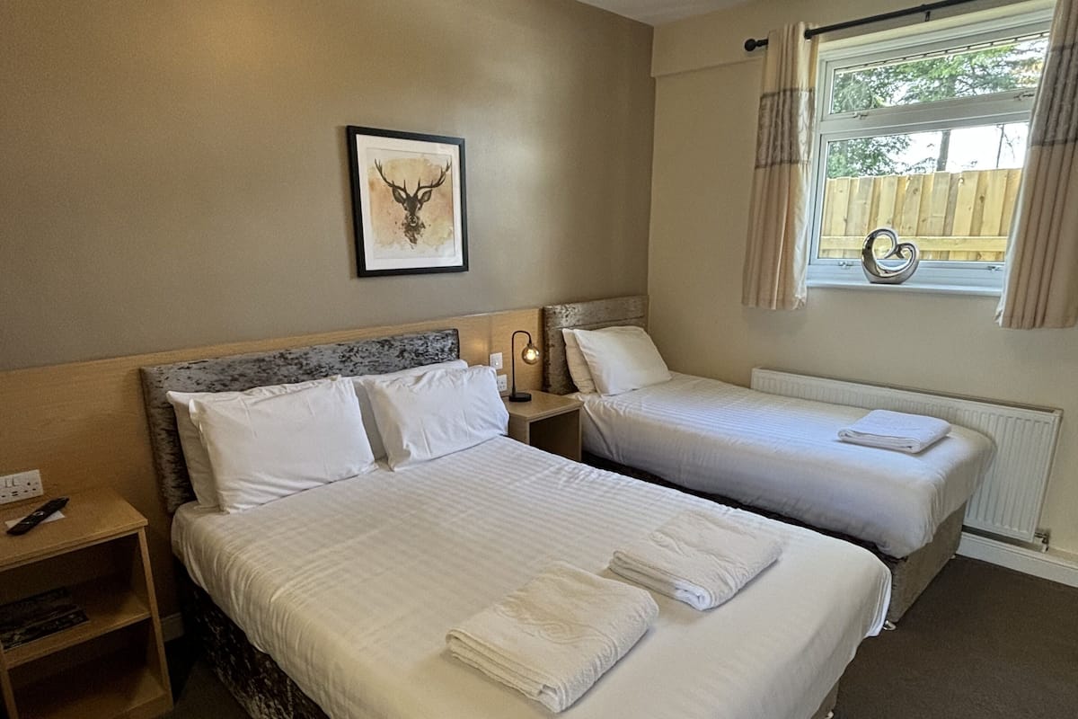 Suite, eget bad (2 Adults & 1 Child)