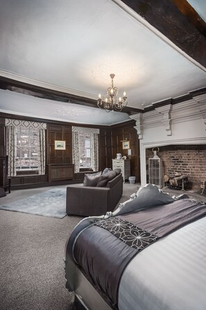 Luxury Double Room | Iron/ironing board, free WiFi, bed sheets