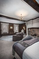 Tabla de planchar con plancha, wifi gratis y ropa de cama 