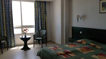 Minibar, coffres-forts dans les chambres, Wi-Fi