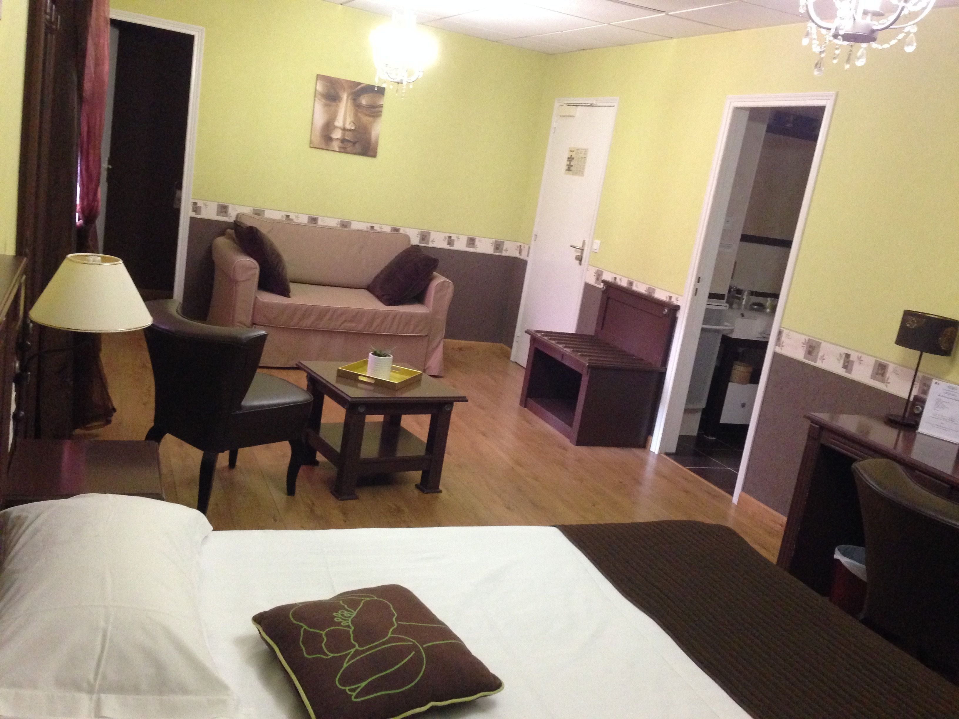 junior suite | living area | flat-screen tv